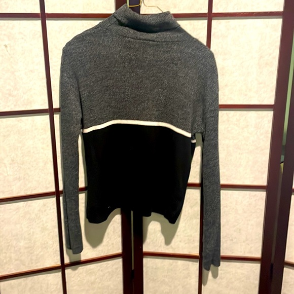 Stone River Women’s Turtleneck - Picture 2 of 2